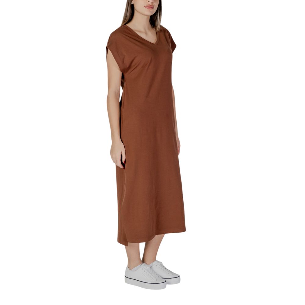 B.Young Brown Cotton Dress